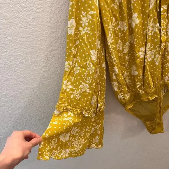 Free People One On One Date Bodysuit Marigold Yellow Floral Bell Sleeve XS Boho - Picture 7 of 14